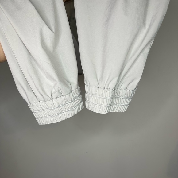 Tommy Bahama Alicia IslandZone Jogger, Light Grey- Size Small - Picture 9 of 9